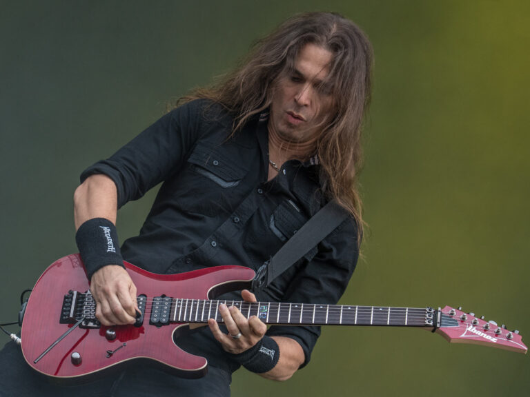 KIKO LOUREIRO (ex Megadeth) shares new single and music video