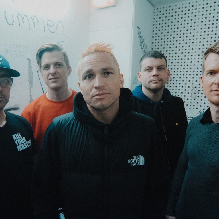 MISERY SIGNALS release new documentary